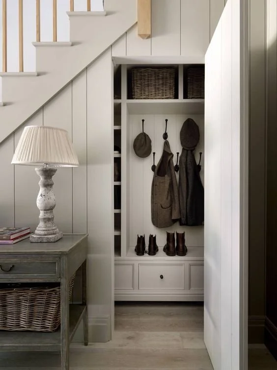 Hallway Cabinet Ideas for Storage Without Blocking Circulation